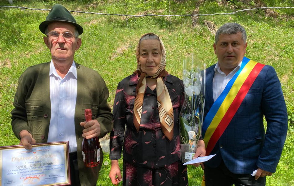 Read more about the article Fidelitatea în căsnicie, premiată de administrația locală din comuna Bistra