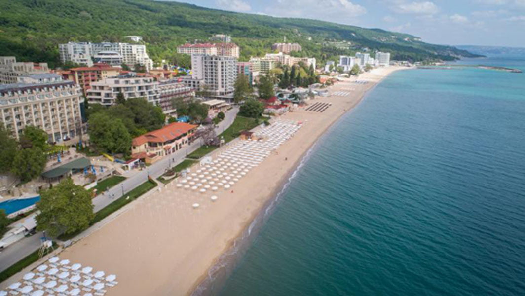 Read more about the article Bulgaria vrea să atragă turiștii pe litoral cu șezlonguri și umbrele oferite gratis
