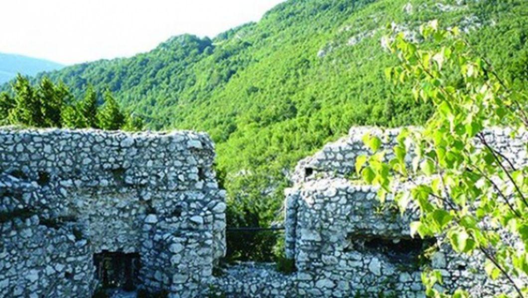 Read more about the article Măsurători topografice în cetatea dacică de la Bănița