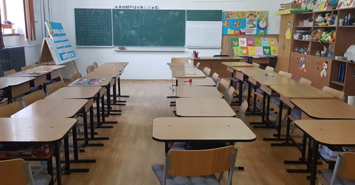 Read more about the article OMS pledează pentru școli deschise și crede că izolarea poate fi evitată