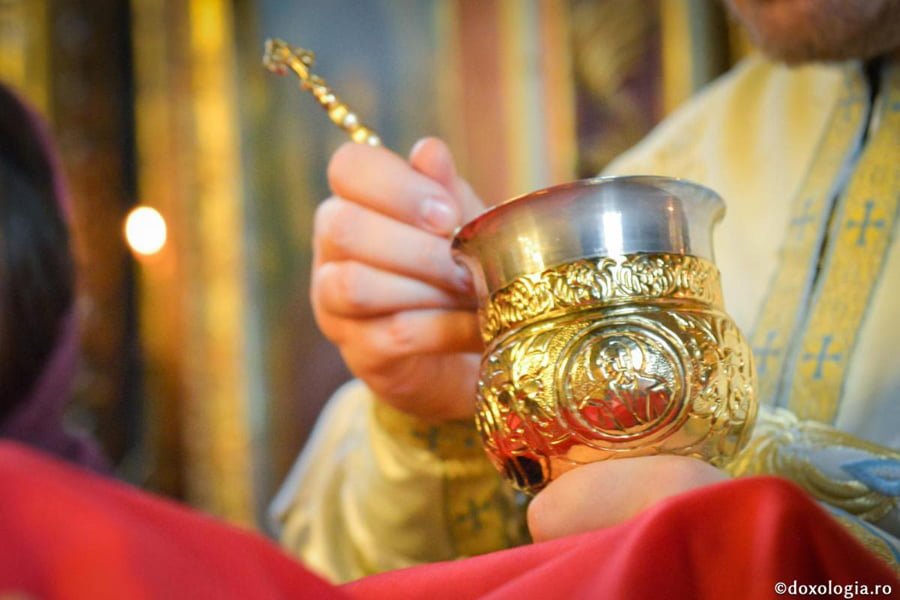 Read more about the article Decizie a Sfântului Sinod al Bisericii Ortodoxe Române: Fără împărtășanie în grup până la 1 iunie