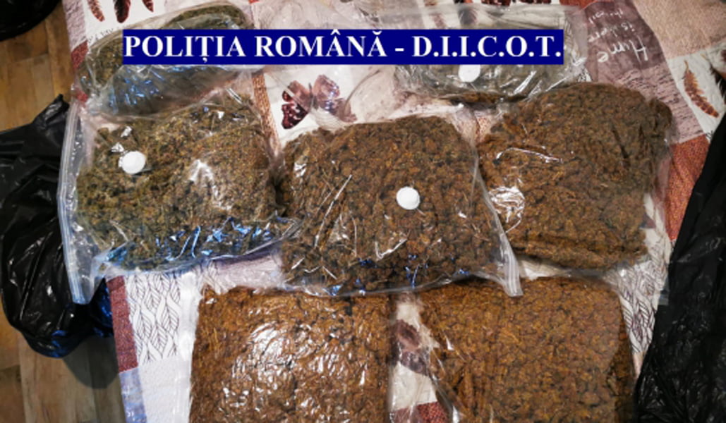 Read more about the article Bucureşti: 4,5 kg de cocaină și 8 kg de heroină, confiscate de poliţişti