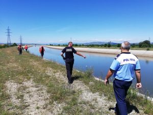 Read more about the article HUNEDOARA: Fetiță căutată de scafandri într-un canal