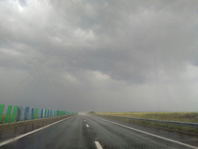Read more about the article Atenţie, şoferi! Ploaie torențială pe A1