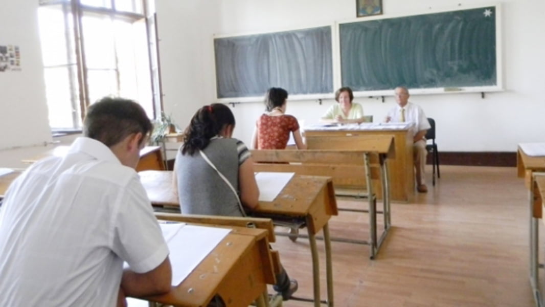 Read more about the article Deva: 90 de profesori la examenul de definitivat