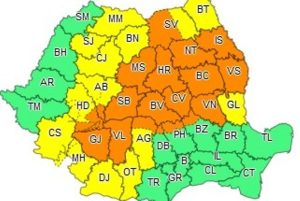 Read more about the article Avertizări meteo de ploi torențiale, descărcări electrice, vijelii până marți seara