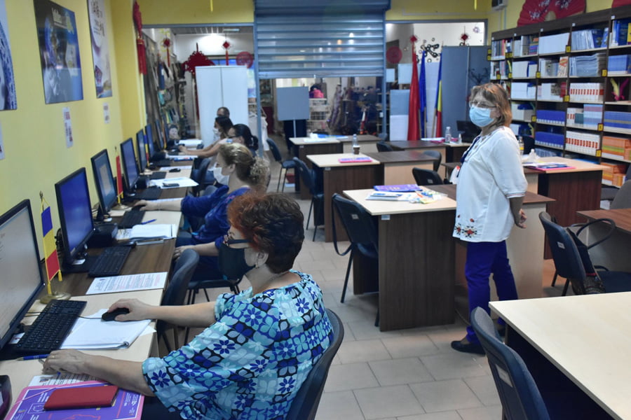Read more about the article S-au reluat cursurile de iniţiere în contabilitate, organizate de Biblioteca Judeţeană
