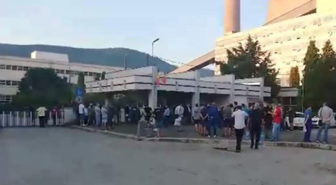 Read more about the article Protest spontan la termocentrala Mintia. Muncitorii solicită prezenţa premierului Orban