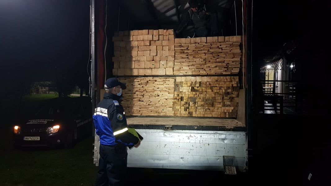 Read more about the article Transport ilegal de material lemnos, la Vaţa de Jos