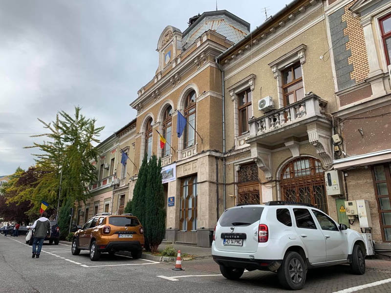 Read more about the article Cutremur la Primăria Deva – secretarul Laura Sârbu reţinută de procurorii anticorupţie
