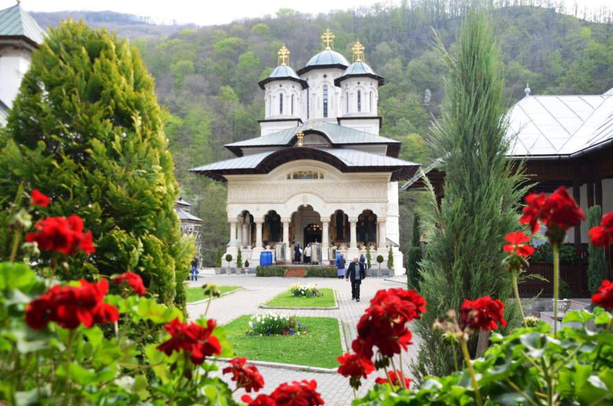 Read more about the article COVID-19 la Mănăstirea Lainici. Un călugăr a murit