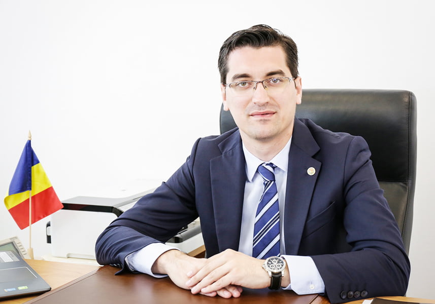 Read more about the article Fotbal: Răzvan Burleanu candidează pentru Consiliul FIFA