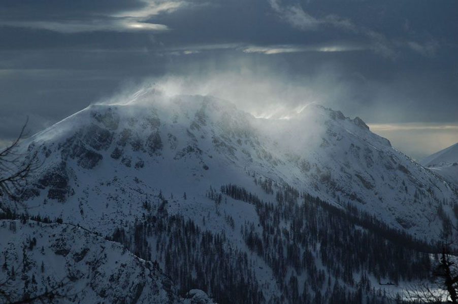 Read more about the article Risc de avalanșă în Munți Parâng-Șureanu și în alte zone montane din țară