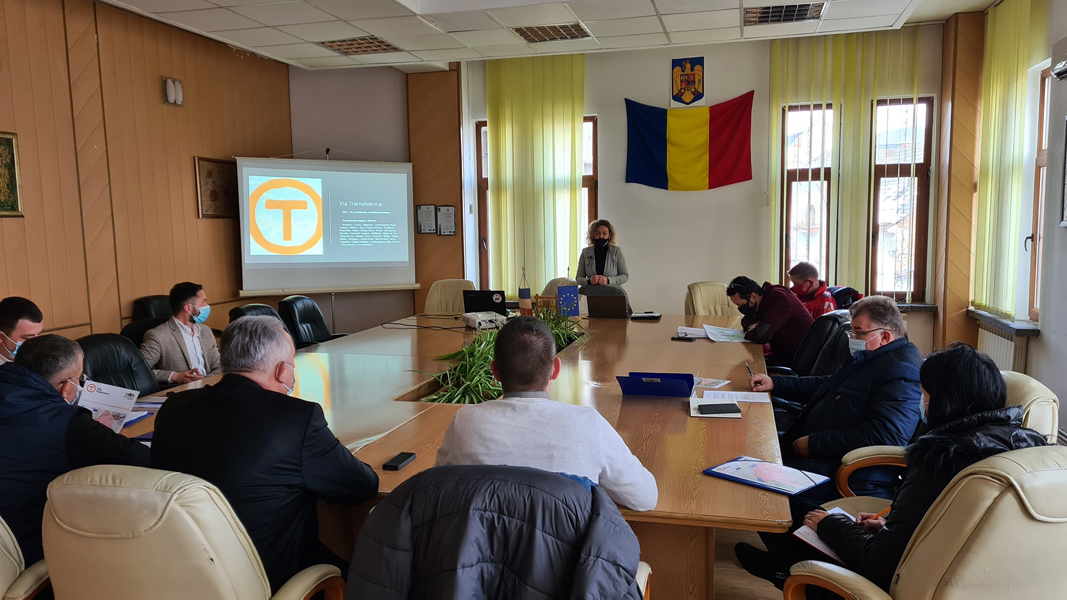 Read more about the article Primarii din Țara Hațegului, față în față cu Grupul de lucru Via Transilvanica