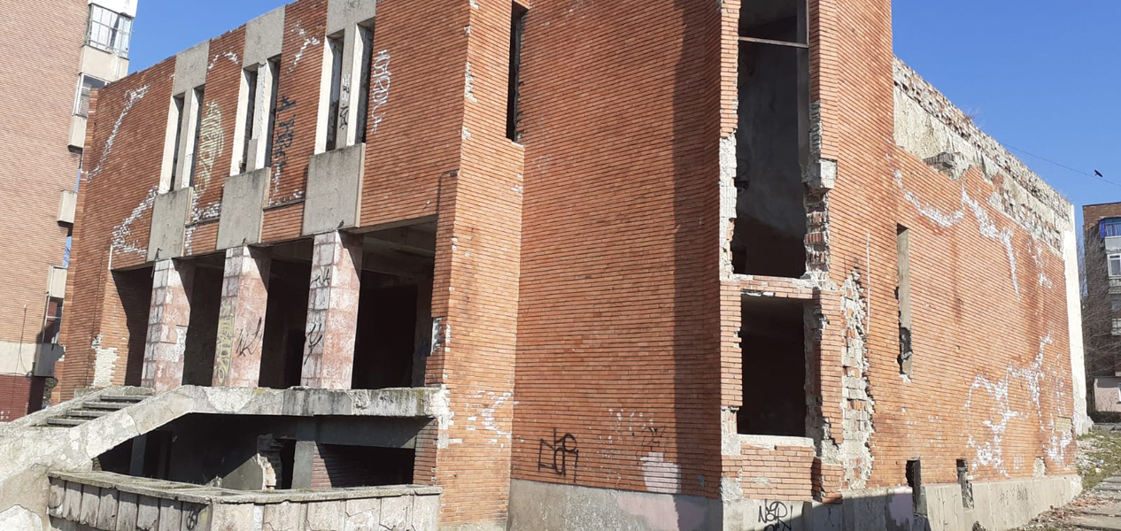 Read more about the article Hunedoara: Deţinătorii clădirilor şi spaţiilor comerciale abandonate sau neîntreţinute corespunzător, pasibili de amenzi