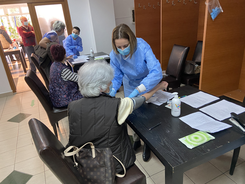 Read more about the article Astăzi a debutat campania de vaccinare a cadrelor didactice din judeţ
