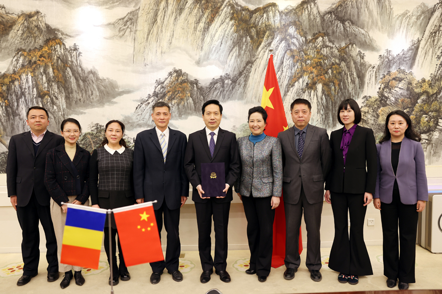Read more about the article Județul Hunedoara și Provincia Shaanxi (R.P. Chineză) au semnat, oficial, Acordul de Înfrățire privind stabilirea de relații de prietenie
