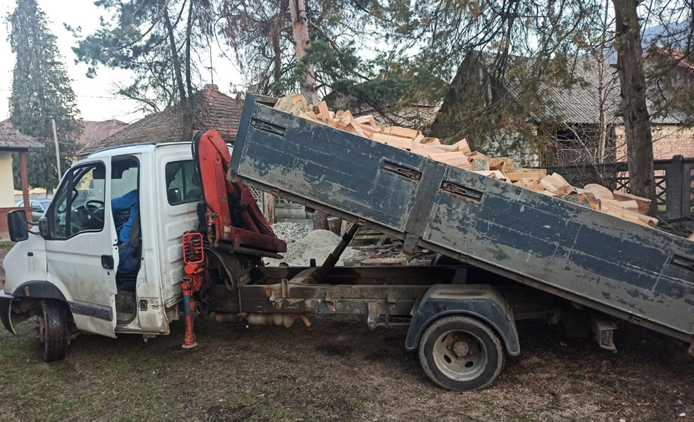 Read more about the article Transport de material lemnos ilegal. Masă lemnoasă confiscată