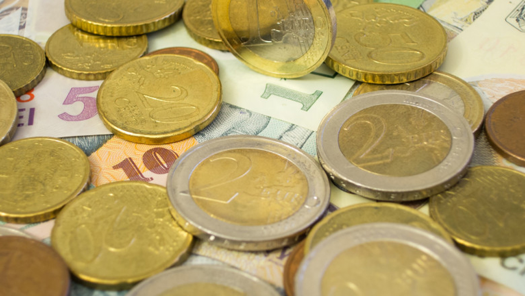Read more about the article Valoare record pentru euro: 4,96 de lei. Este cea mai mare valoare din istorie