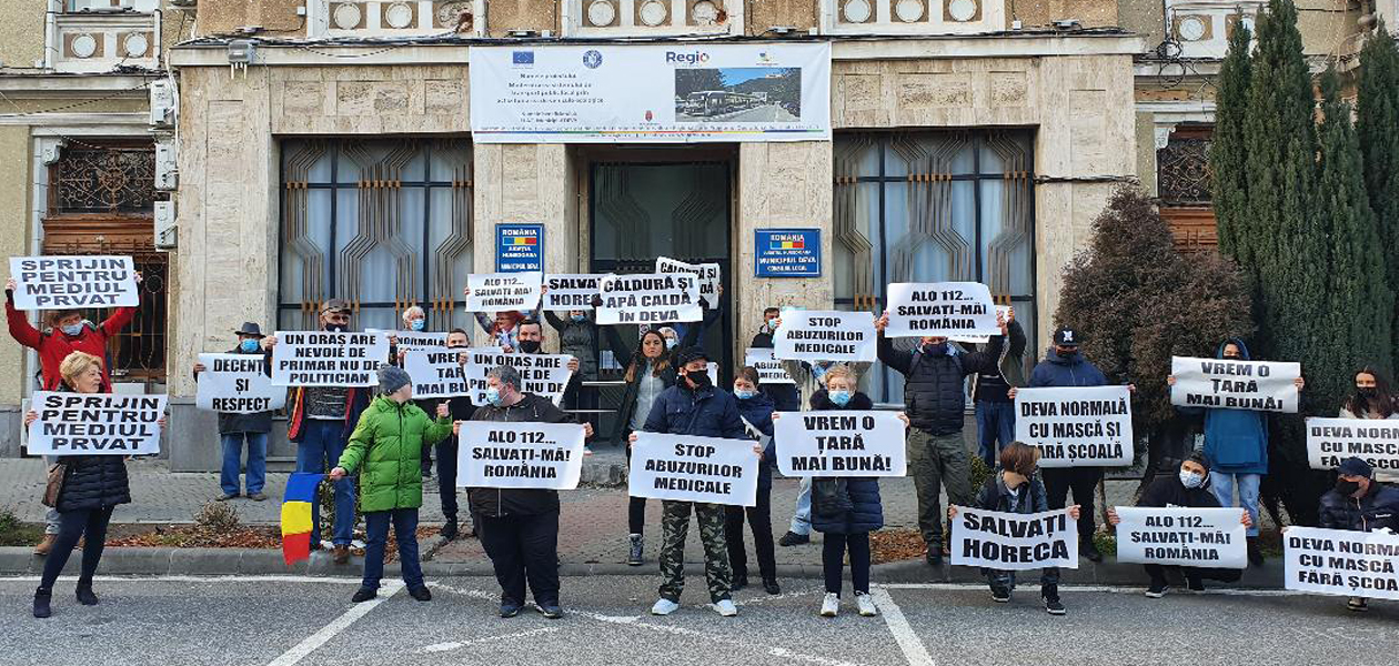 Read more about the article Protest  în fața Primăriei Deva!
