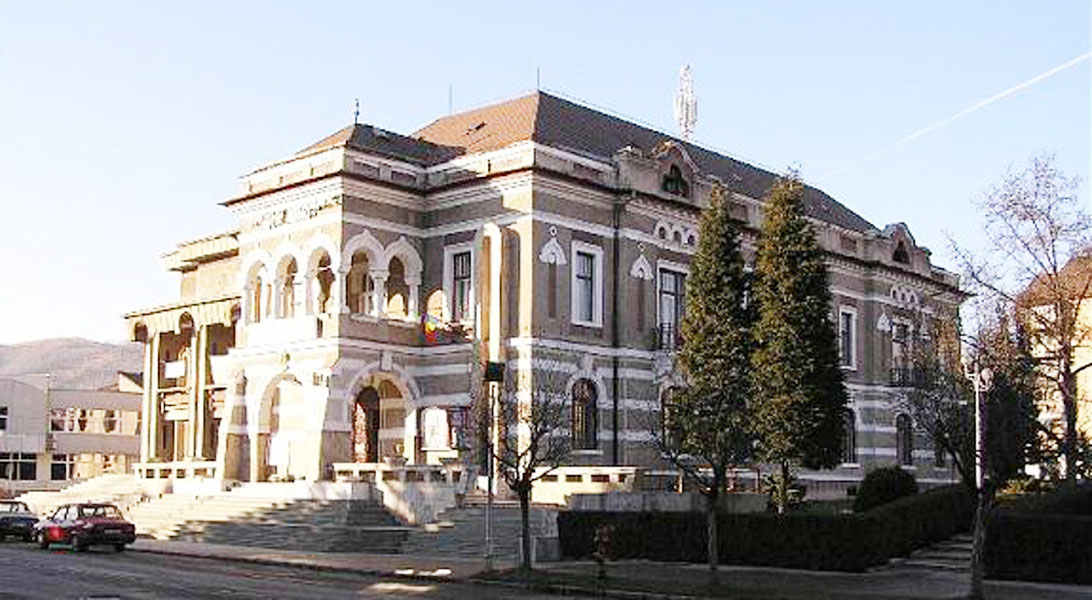 Read more about the article Actriță discriminată la Teatrul din Petroșani