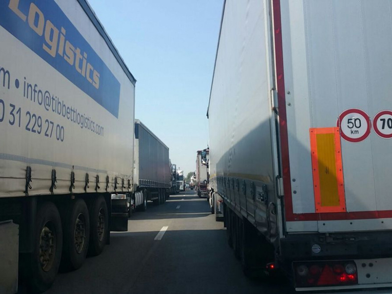 Read more about the article Două zile de restricții pentru camioanele de mare tonaj, în Ungaria