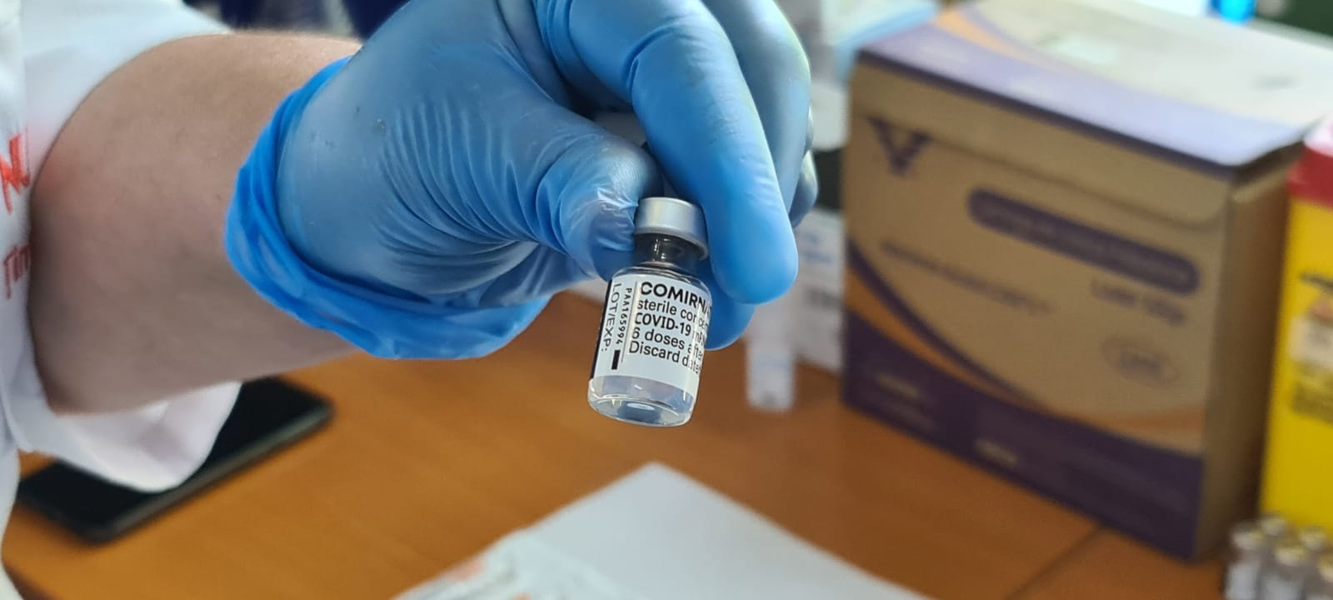 Read more about the article O nouă tranşă de vaccin produs de Pfizer BioNTech ajunge, joi, în România