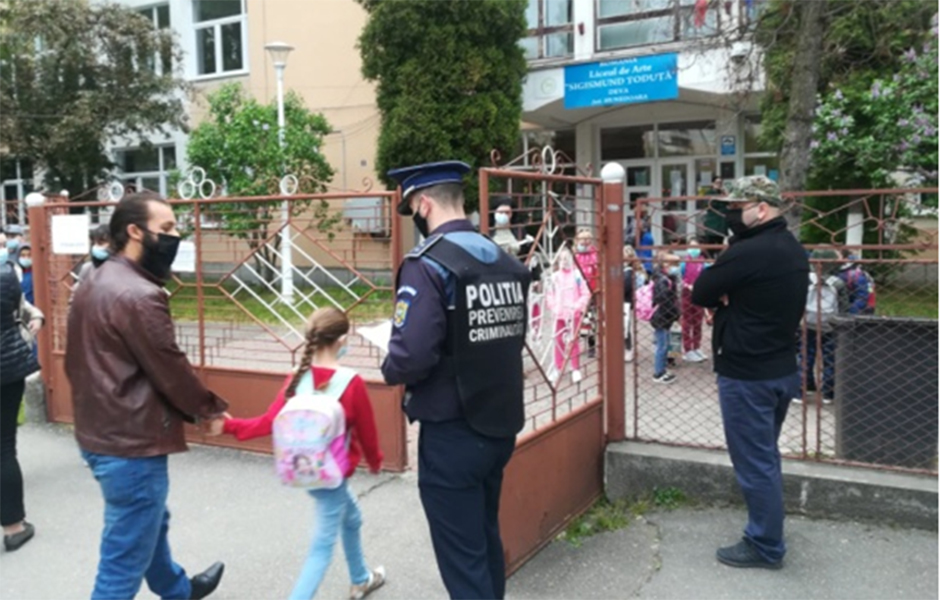 Read more about the article Poliţiştii hunedoreni vor asigura ordinea şi siguranţa publică în incinta şi în zonele adiacente şcolilor