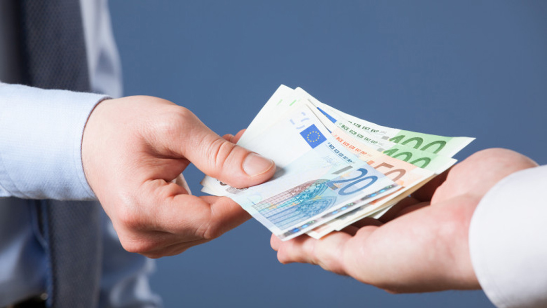 Read more about the article Experimentul „bani gratis”: 120 de germani vor primi 1.200 de euro pe lună, fără să muncească