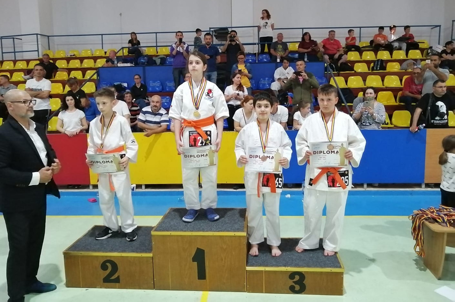 Read more about the article Rezultate notabile pentru micii karateka de la A.C.S. RONIN Deva, la finala Campionatului de Karate tradiţional pentru copii, ediţia a XXX-a