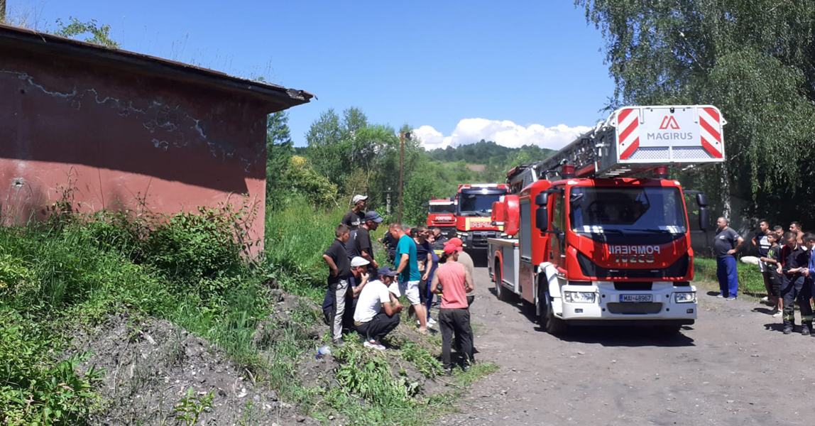 Read more about the article Pompierii petroşăneni au salvat un bărbat căzut de la înălţime într-un siloz al preparaţiei miniere Coroieşti – Vulcan