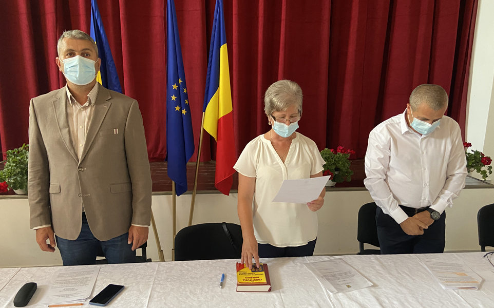 Read more about the article Primarul comunei Romos a depus jurământul