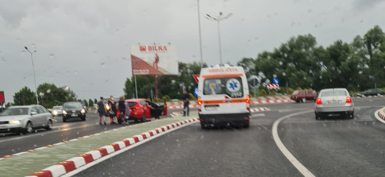 Read more about the article O minoră de 6 ani a ajuns la spital în urma unui accident de circulaţie la sensul giratoriu de la Sântuhalm