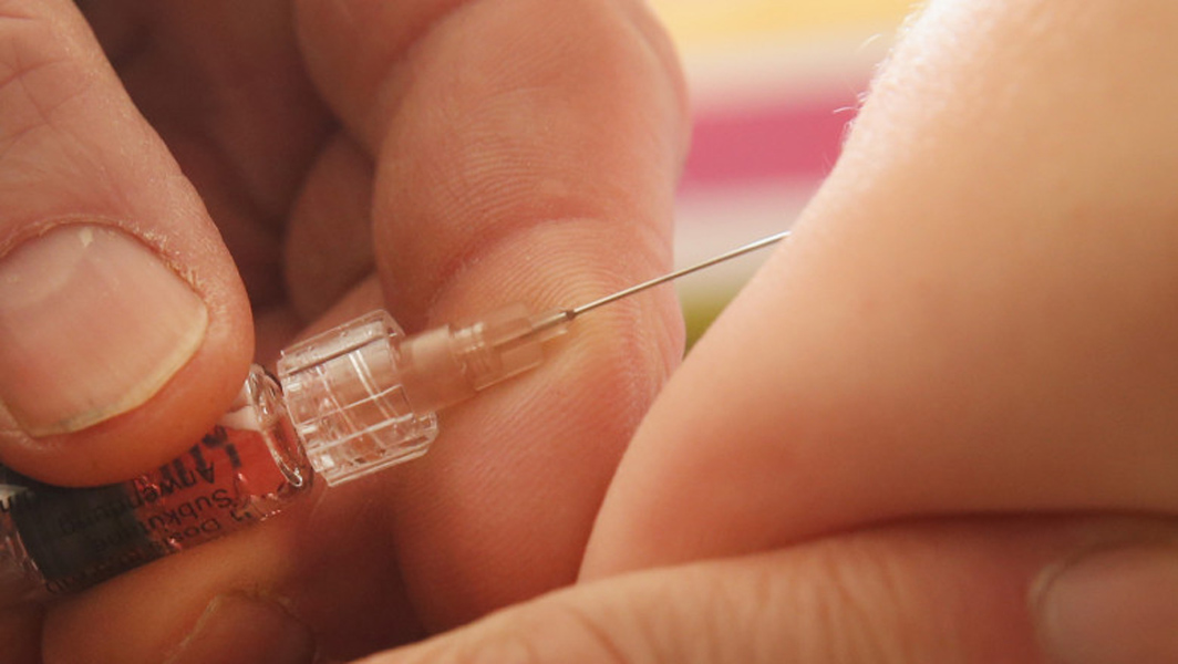 Read more about the article Aproape 2000 de persoane s-au vaccinat în cadrul “Maratonului vaccinării” din Deva, Hunedoara şi Petroşani