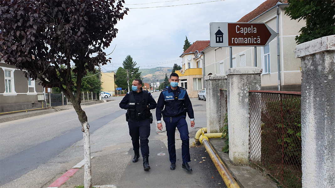 Read more about the article Controale ale poliţiştilor hunedoreni în localităţile unde rata de incidenţă este mai mare de 3/1000 de locuitori