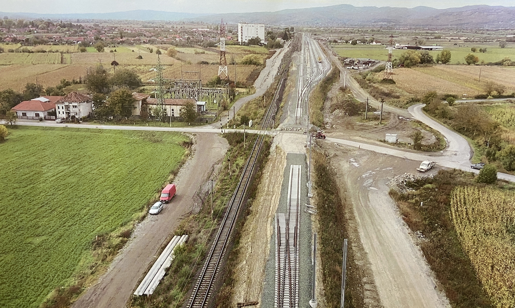 Read more about the article Drumul care traversează calea ferată, la ieșirea din Mintia spre Brănișca, neutilizabil până în 25 noiembrie 2021