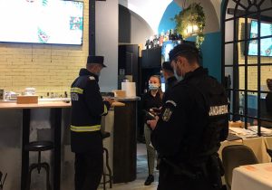 Read more about the article Amenzi de 8500 de lei aplicate de jandarmmi pentru nerespectarea măsurilor de prevenire a răspândirii SARS-CoV-2