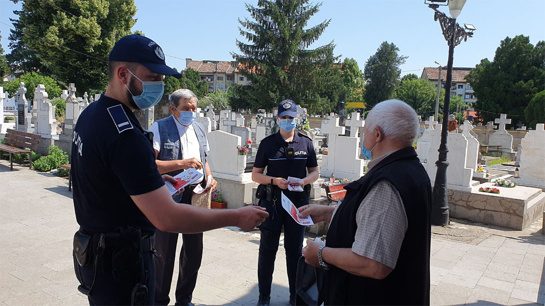 Read more about the article Recomandări ale poliţiştilor pentru derularea în siguranţă a ceremoniilor religioase de Ziua Morţilor