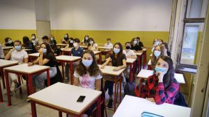 Read more about the article Elevii revin fizic la ore în școlile unde rata de vaccinare e peste 60%