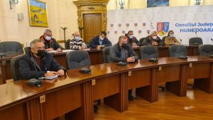 Read more about the article Pregătiri pentru iarnă. CJ Hunedoara vrea drumuri sigure!