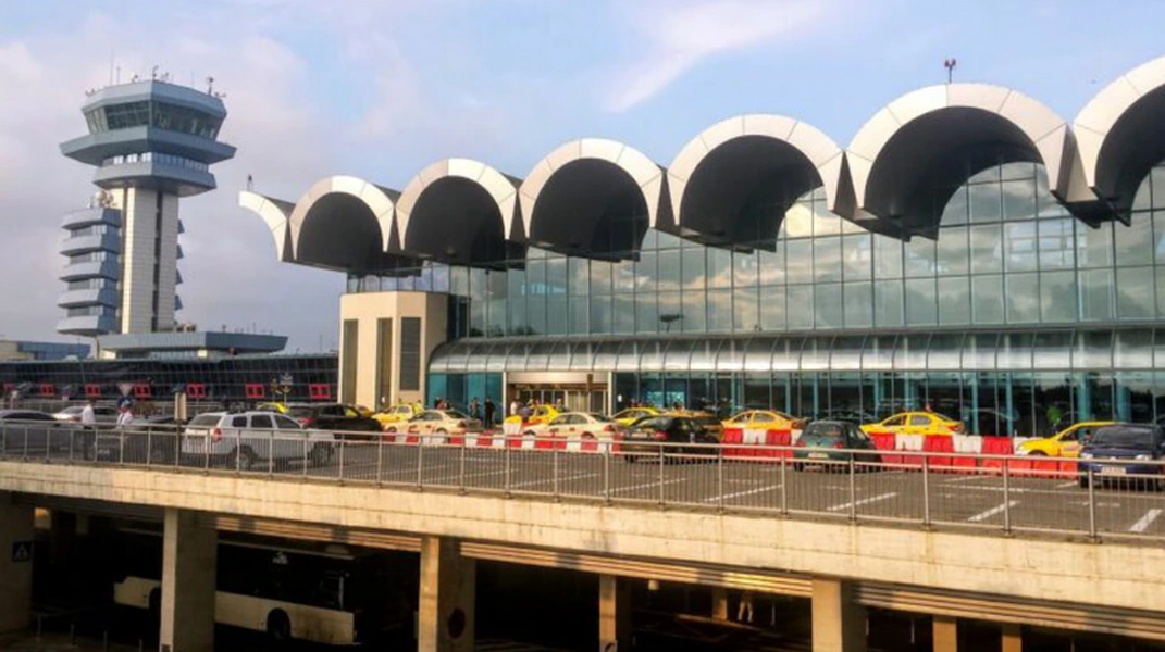 Read more about the article Pasagerii care pleacă de pe Aeroportul Henri Coandă, sfătuiți să vină cu cel puțin 3 ore înainte de ora decolării zborului