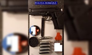 Read more about the article Percheziţii la domiciliile unor persoane bănuite de comiterea infracţiunilor de nerespectare a regimului armelor şi muniţiilor şi contrabandă calificată
