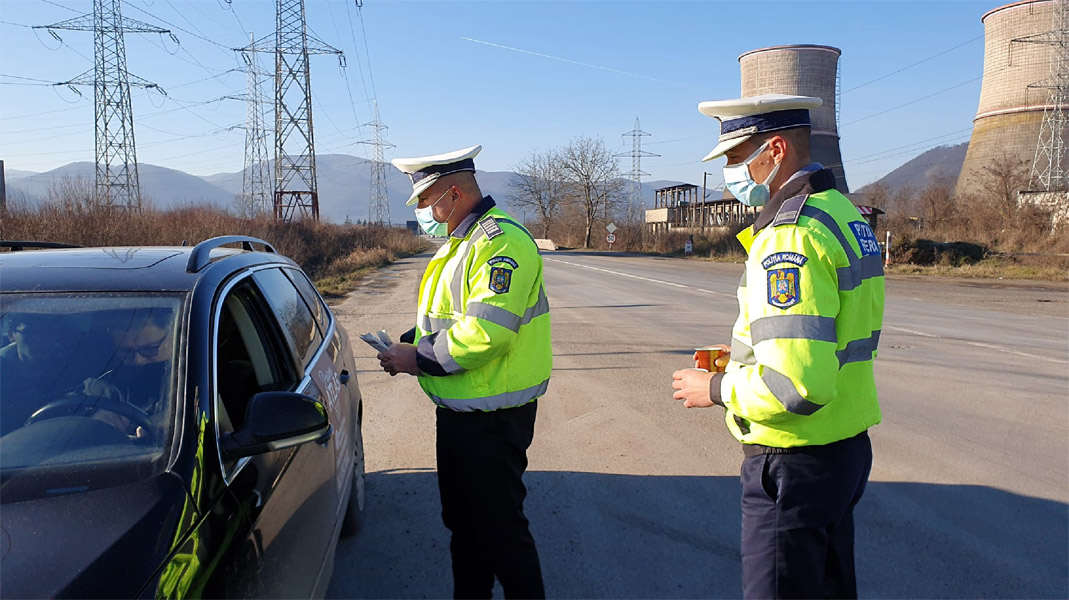 Read more about the article Acţiune preventiv-informativă a poliţiştilor hunedoreni, pe DN7