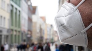 Read more about the article Restricții pentru valul 5: Măștile textile nu vor mai fi permise