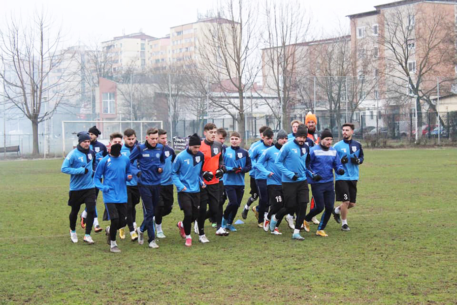 Read more about the article Fotbal: Echipele hunedorene se pregătesc pentru noul sezon