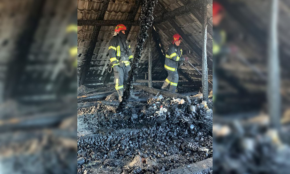 Read more about the article Incendiu puternic la acoperişul unei case din Ghelari
