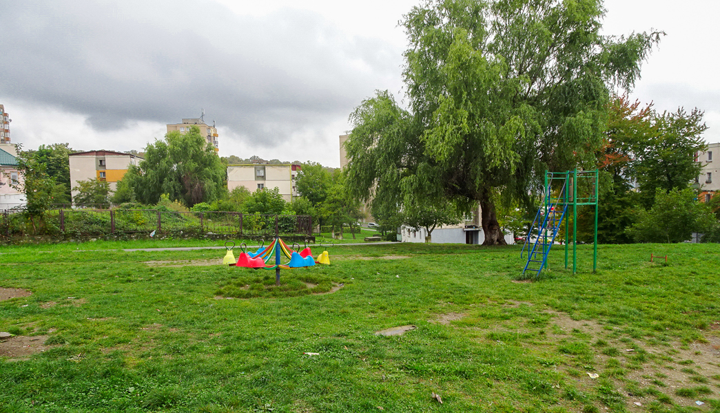 Read more about the article Patru spații noi de recreere și joacă pentru hunedoreni, prin Regio-POR