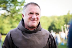 Read more about the article Călugărul franciscan Bojte Csaba, din Deva, nominalizat la Premiul Nobel pentru Pace