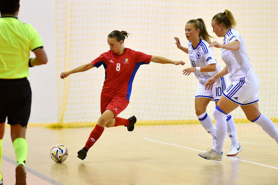 Read more about the article Fotbal feminin: Cupa 8 Martie la fotbal în sală