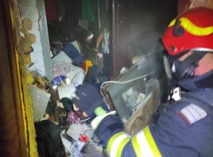 Read more about the article Incendiu la etajul 3 al unui bloc de locuințe din Deva